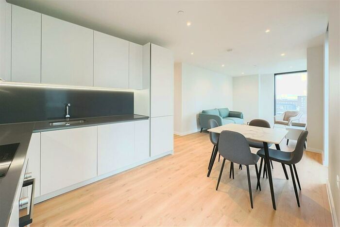 2 Bedroom Apartment To Rent In The Gate, Meadowside, M4