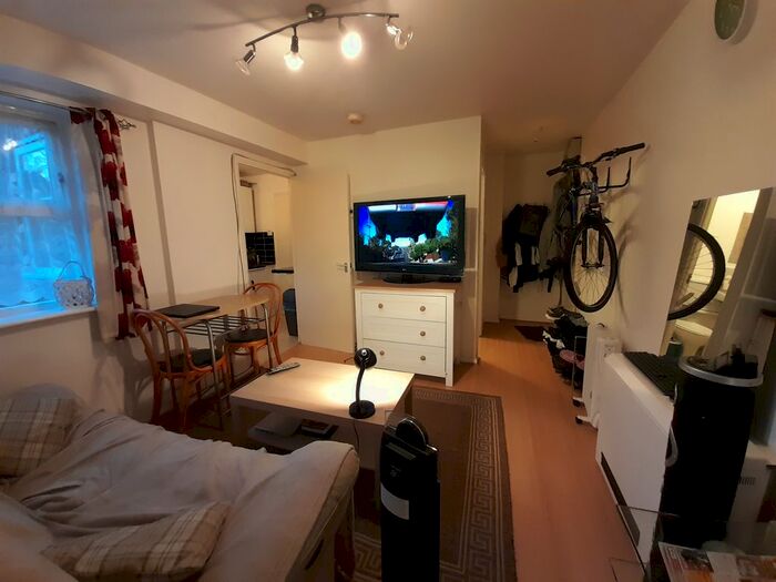 1 Bedroom Flat To Rent In Molyneux Drive, Tooting Bec SW17