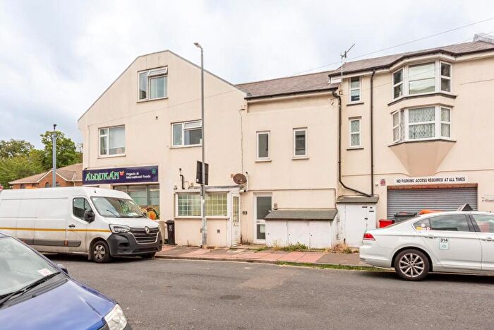 2 Bedroom Flat For Sale In Lewes Road, Brighton, BN2