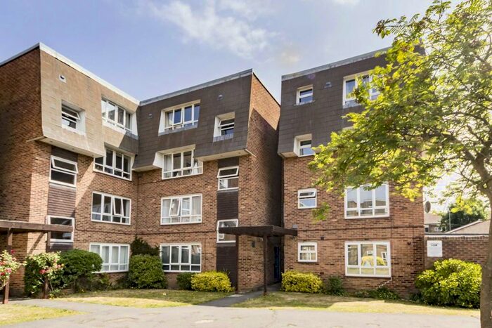 2 Bedroom Flat To Rent In Stourton Avenue, Hanworth, Feltham TW13