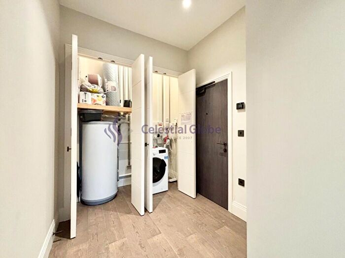 2 Bedroom Flat To Rent In Selsdon Way, London, E14