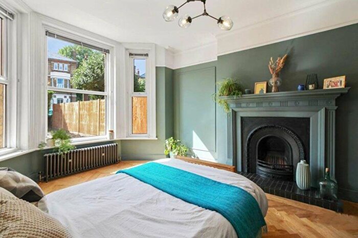 2 Bedroom Flat To Rent In Newlands Park, London, SE26