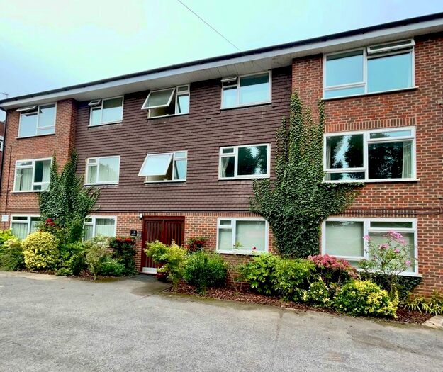2 Bedroom Flat To Rent In Cookham Road, Maidenhead, SL6