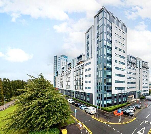 2 Bedroom Flat To Rent In Castlebank Place, G11