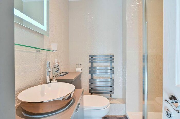2 Bedroom Flat For Sale In Edward Square, Rotherhithe, London, SE16