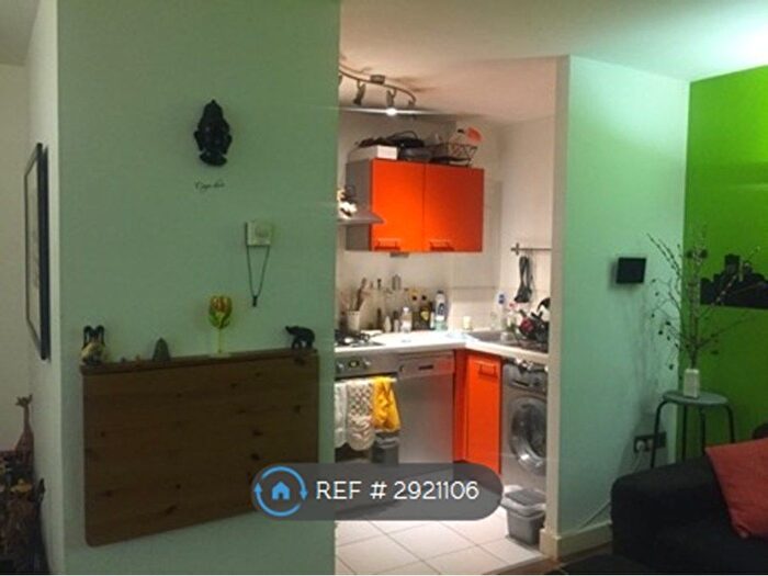 2 Bedroom Flat To Rent In Tideslea Path, London, SE28