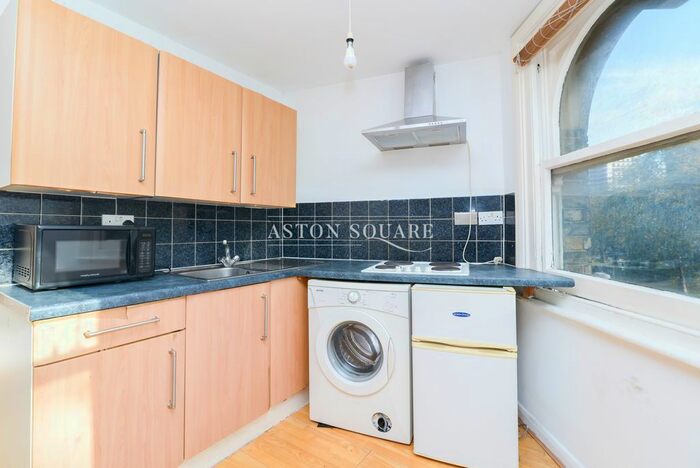 Studio To Rent In Uxbridge Road, London, W12