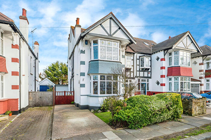 5 Bedroom Semi-Detached House For Sale In Aberdeen Gardens, Leigh-on-sea, SS9