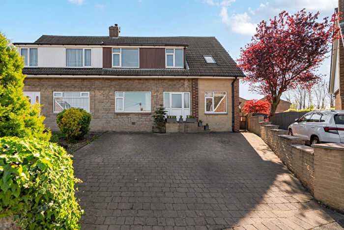 4 Bedroom Semi-Detached House To Rent In White Rose Avenue, Garforth, LS25