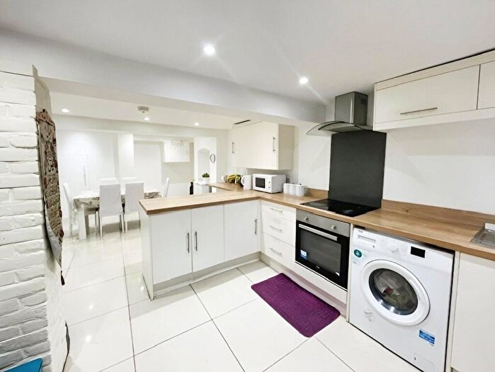 3 Bedroom Terraced House To Rent In Seymour Road, Chatham, Kent, ME5