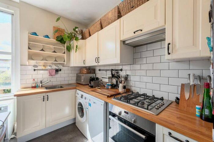 2 Bedroom Flat To Rent In Mirabel Road, Fulham, London, SW6