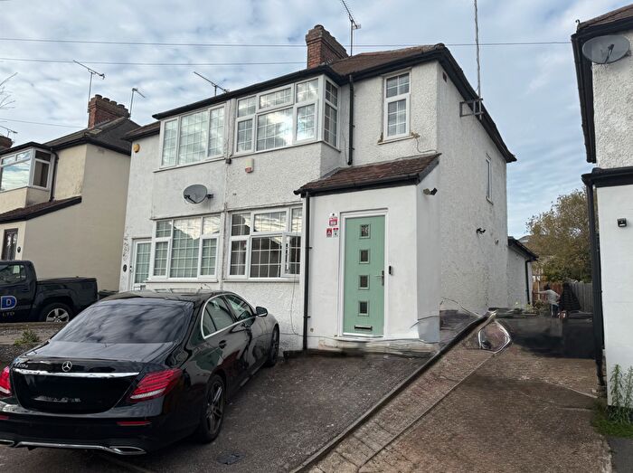 2 Bedroom Semi Detached House To Rent In Fourth Avenue, Luton, Bedfordshire, LU3