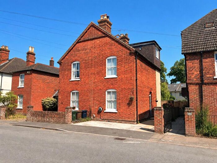 4 Bedroom Semi Detached House For Sale In Shalford, Guildford, GU4
