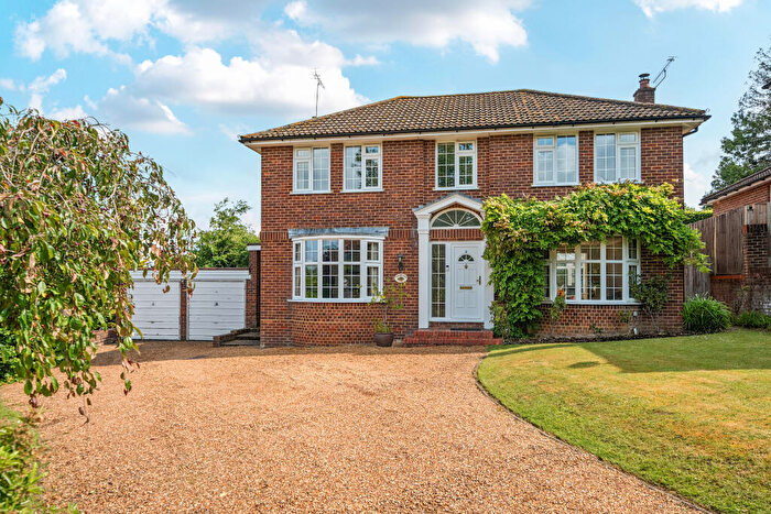 4 Bedroom Detached House For Sale In Westward Ho, Guildford, GU1