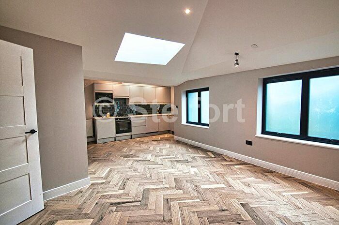 3 Bedroom Apartment To Rent In Crownage Close, London, E7