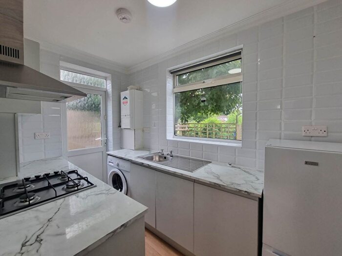 2 Bedroom Maisonette To Rent In Great Cambridge Road, Enfield, EN1