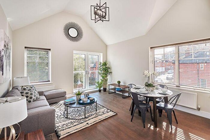 2 Bedroom Apartment To Rent In Town Centre - Top Floor Penthouse Apartment With Parking., GU7