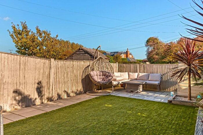 3 Bedroom Property For Sale In Freshbrook Road, Lancing, BN15
