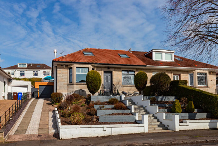 4 Bedroom Semi-Detached Bungalow For Sale In Auchmannoch Avenue, Paisley, Renfrewshire, PA1