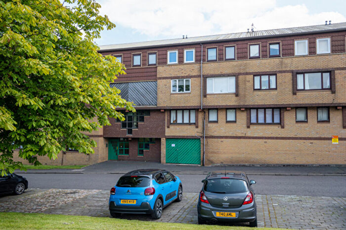 2 Bedroom Maisonette For Sale In Braehead Road, Cumbernauld, G67