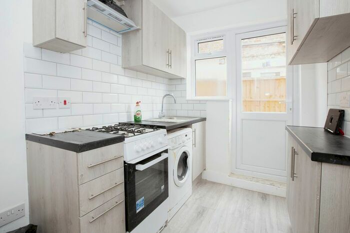 2 Bedroom Flat To Rent In Morley Road, London, E10