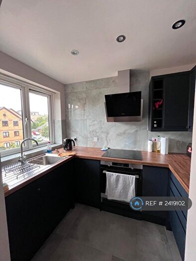 2 Bedroom Flat To Rent In Riverside Close, London, E5