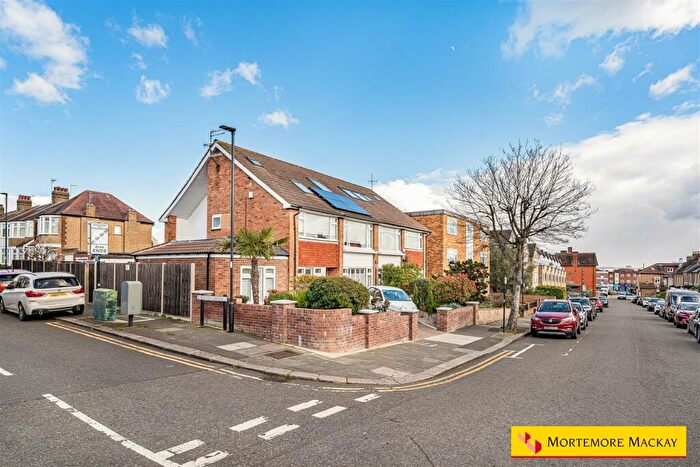 3 Bedroom Apartment For Sale In Vicars Moor Lane, London, N21