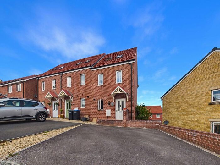 3 Bedroom End Of Terrace House For Sale In Ramsey Road, SN11