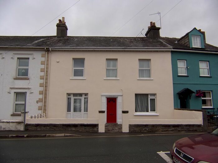 2 Bedroom Maisonette To Rent In Tavistock Road, Callington, PL17