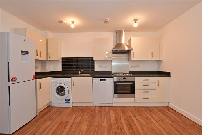 2 Bedroom Flat For Sale In Maxwell Road, Romford, Essex, RM7