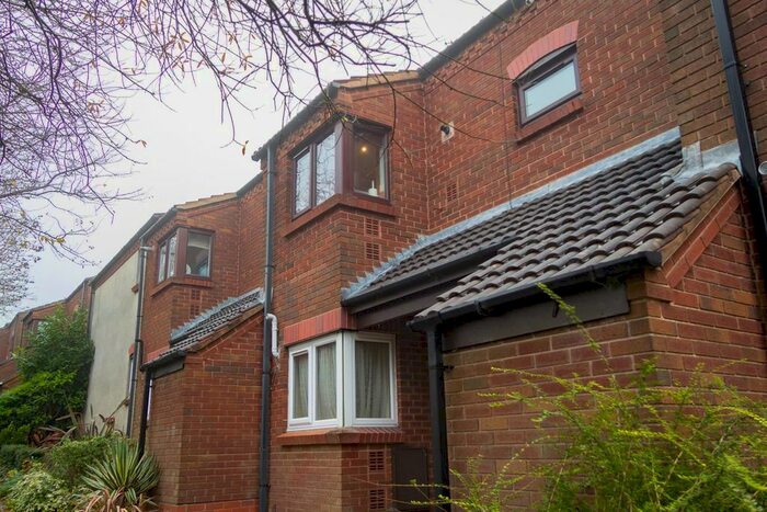 1 Bedroom Flat To Rent In Slimbridge Close, Redditch, B97