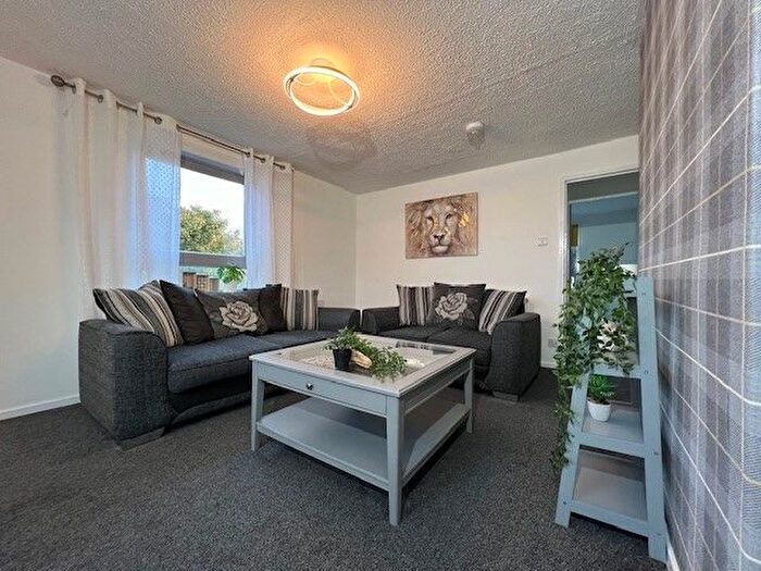 3 Bedroom Flat To Rent In Heathryfold Place, Heathryfold, Aberdeen, AB16