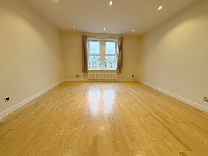 2 Bedroom Flat For Sale In Valley Drive, Harrogate, HG2