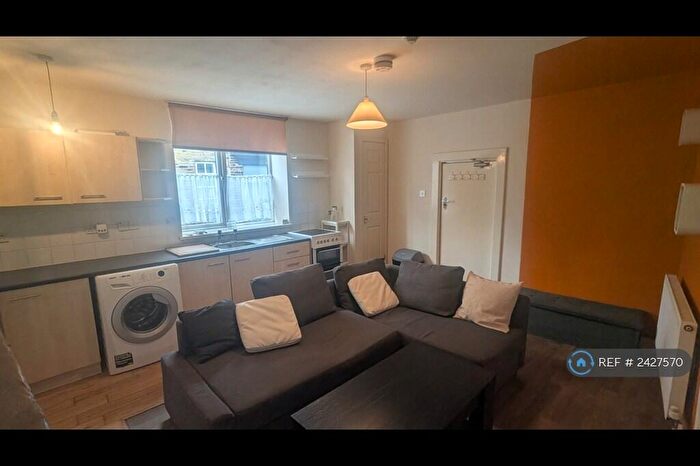 1 Bedroom Flat To Rent In Bradford Road, Cleckheaton, BD19