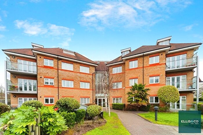 2 Bedroom Flat For Sale In Etchingham Park Road, Finchley, N3