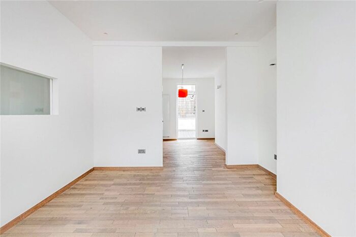 3 Bedroom Flat To Rent In Kensington Place, Kensington, W8