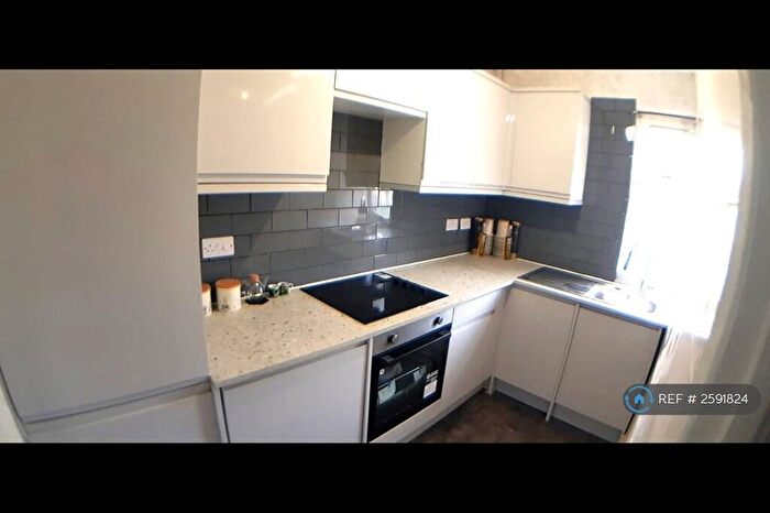 1 Bedroom Flat To Rent In Lower Road, London, SE8