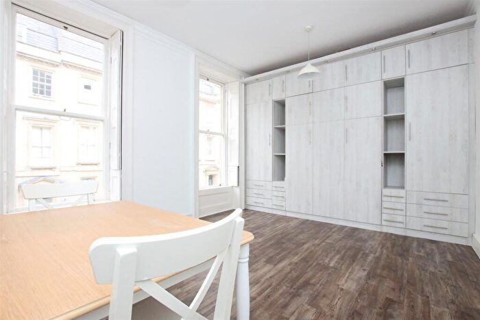 Flat To Rent In Rivers Street, Bath, BA1