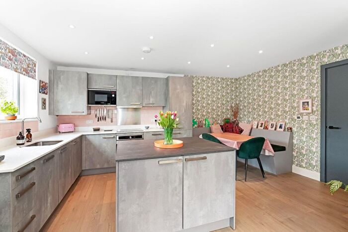 2 Bedroom Flat For Sale In Crown Dale, Crystal Palace, London, SE19