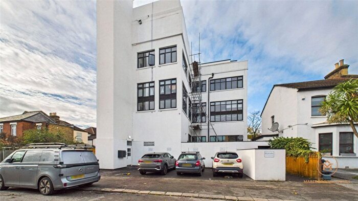 3 Bedroom Property To Rent In Carnarvon Road, South Woodford, London, E18