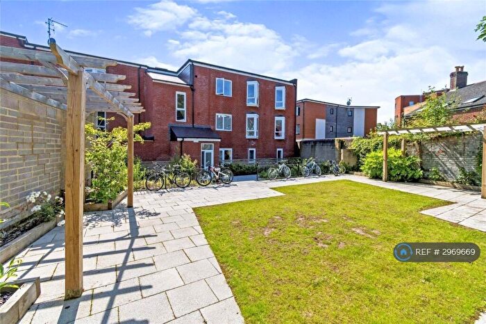 2 Bedroom Flat To Rent In Bevois Valley Road, Southampton, SO14
