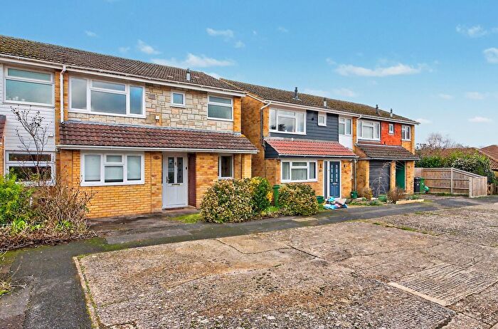 3 Bedroom Semi Detached House For Sale In Derwent Road, Basingstoke, RG22