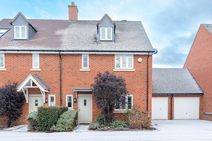 4 Bedroom Semi Detached House For Sale In Pixey Close, Yarnton, OX5