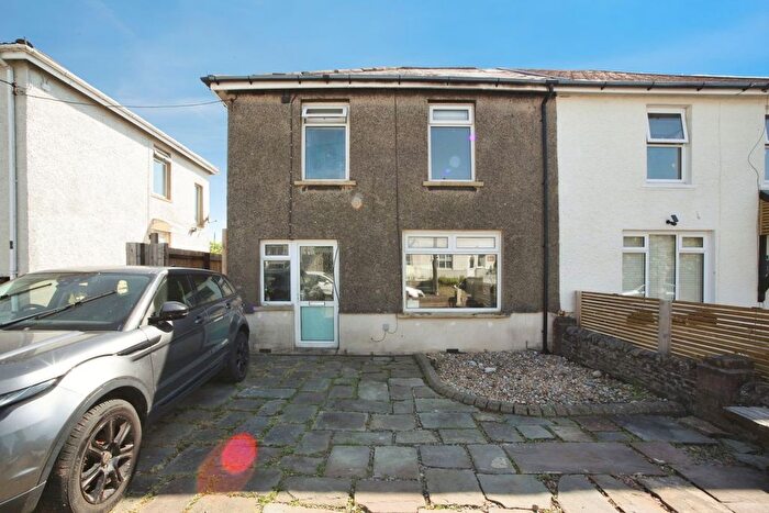 3 Bedroom Semi-Detached House For Sale In The Drive, Bargoed, CF81