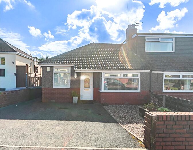 2 Bedroom Bungalow For Sale In Moss Grove, Shaw, Oldham, Greater Manchester, OL2