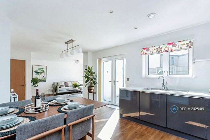 4 Bedroom Detached House To Rent In Laverde Walk, Oakgrove, Milton Keynes, MK10