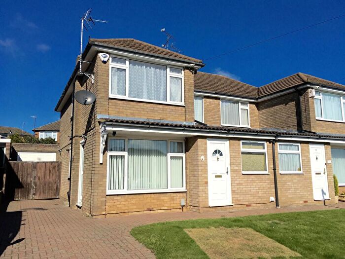 3 Bedroom Semi-Detached House To Rent In Goldstone Crescent, Dunstable, LU5