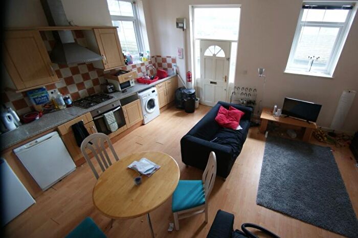 3 Bedroom Flat To Rent In Headingley Lane, Spring Bank House, Headingley, Leeds, LS6