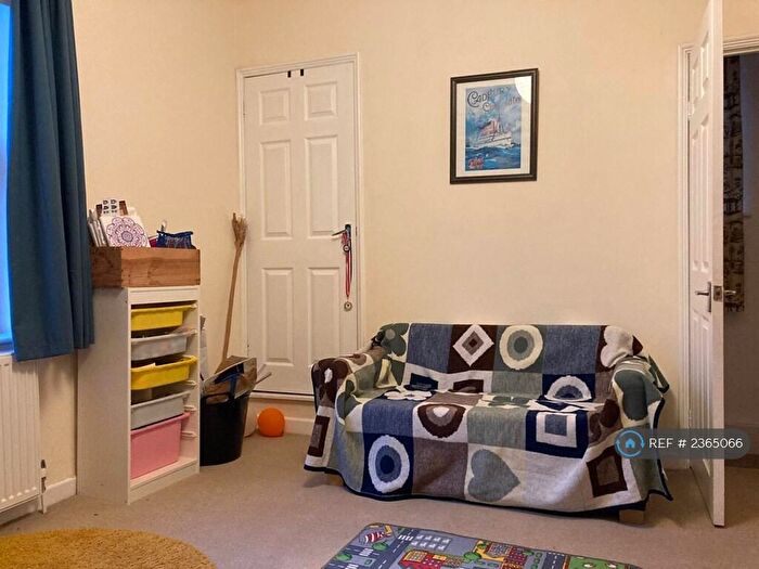 2 Bedroom End Of Terrace House To Rent In Bath Street, Bristol, BS3