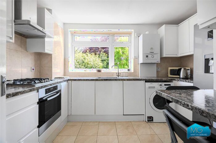 2 Bedroom Flat To Rent In Arundel Lodge, Salisbury Avenue, Finchley, London, N3